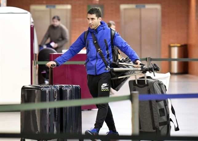 Miguel Ángel Silvestre se 'pasa con el equipaje' en su último viaje