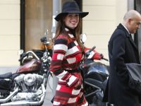 Mar Saura, espectacular en red & black