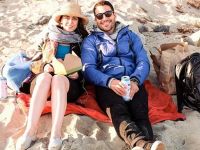 Miguel Ángel Silvestre celebra su cumpleaños de picnic en la playa