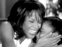 Whitney Houston y Bobbi Kristina, mismo calvario del maltrato y la droga