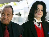 El padre de Michael Jackson hospitalizado por un derrame cerebral