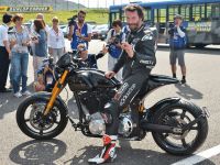Keanu Reeves y su pasión ¿oculta?: adicto al motociclismo