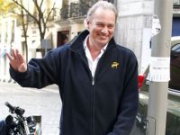 Bertín Osborne, desnudo a lo Paco León si llega al millón de seguidores