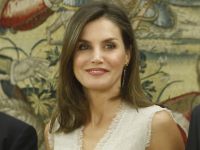 Doña Letizia estrena un vestido de rebajas