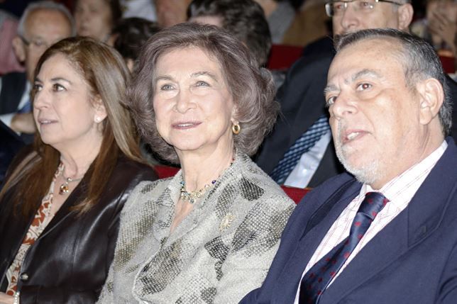 La reina Sofía, con los voluntarios de Vallecas
