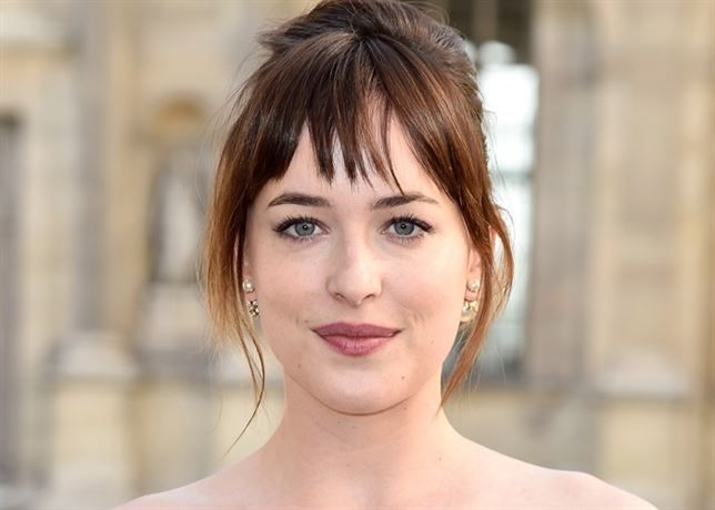 Dakota Johnson pide más dinero por la segunda de '50 Sombras de Grey'