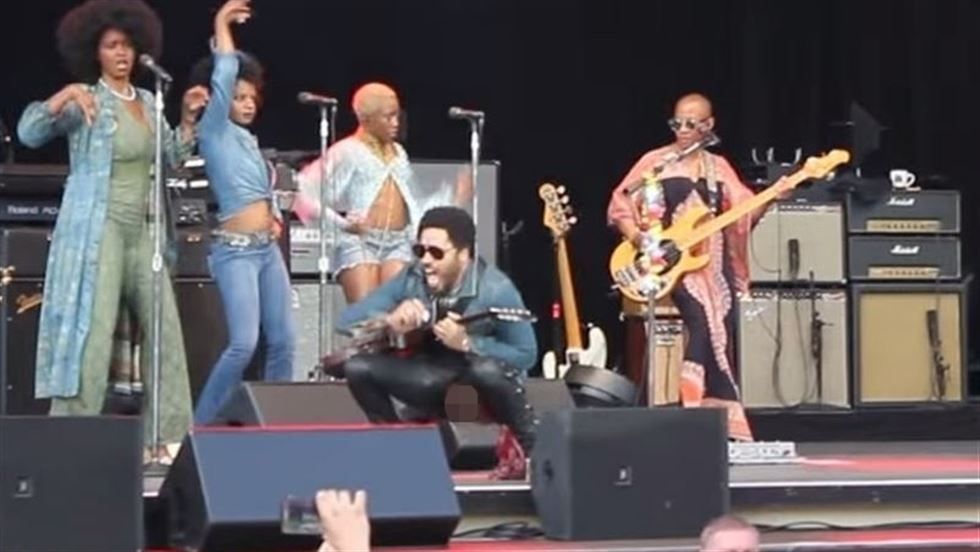 Video: Lenny Kravitz y otros descuidos vergonzosos en plena actuación