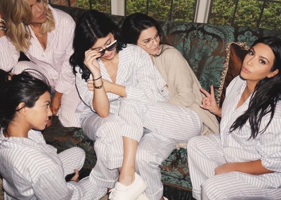 Kim Kardashian y su baby shower: Las Kardashians del pijama de rayas